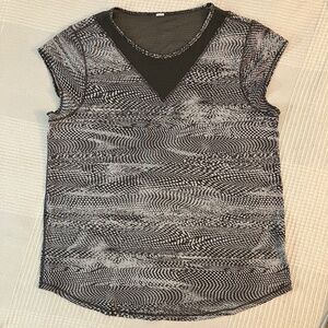 Lululemon For the Run Short Sleeve Shirt Top Swerve Grey Mesh Womens Size 6 / 8